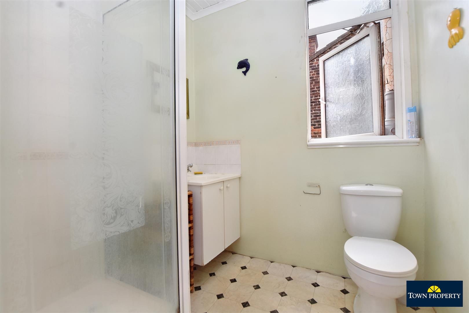 Property Details for Halton Road Eastbourne BN22 7HL Town Property